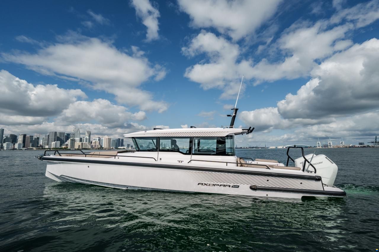Axopar 37 Cross Cabin