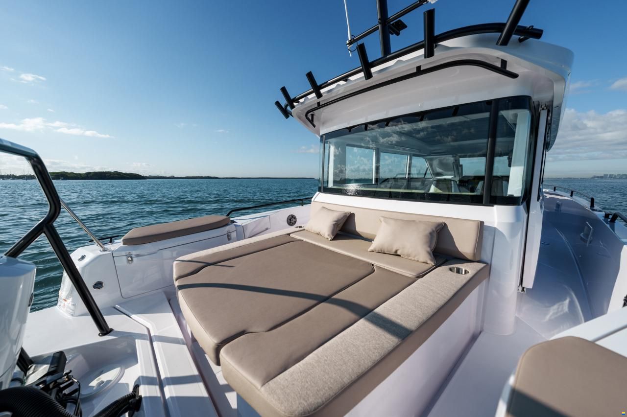 Axopar 37 Cross Cabin