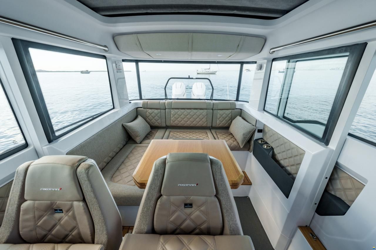 Axopar 37 Cross Cabin
