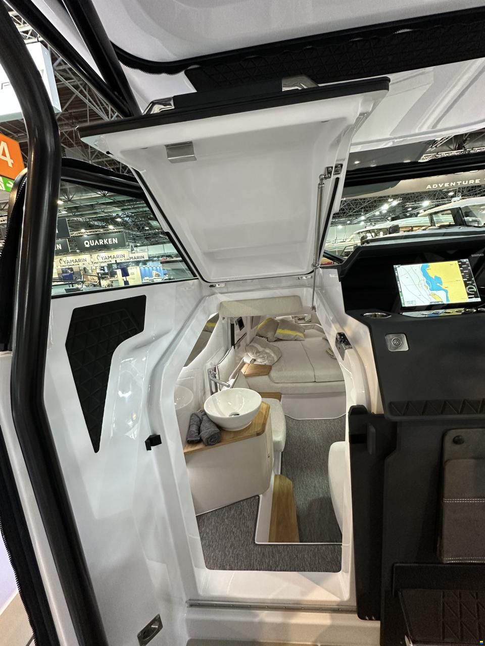 Axopar 37 Sun Top - Iconic Edition