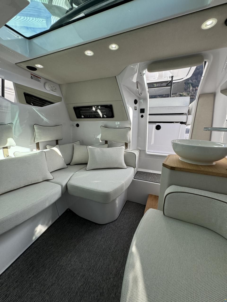 Axopar 37 Sun Top - Iconic Edition