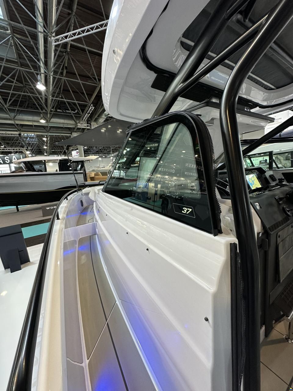 Axopar 37 Sun Top - Iconic Edition