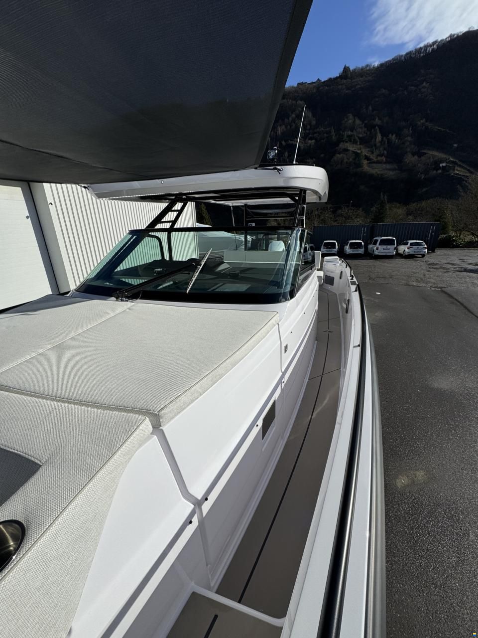 Axopar 37 Sun Top - Iconic Edition