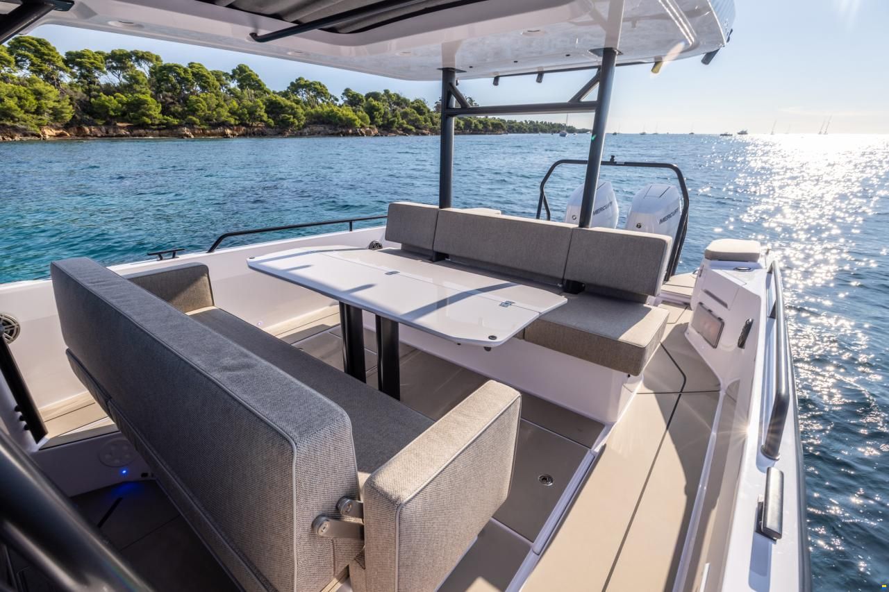 Axopar 37 Sun Top - Iconic Edition