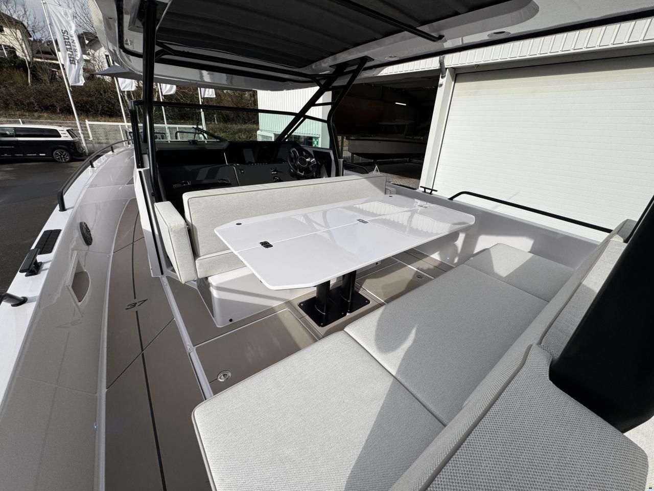 Axopar 37 Sun Top - Iconic Edition