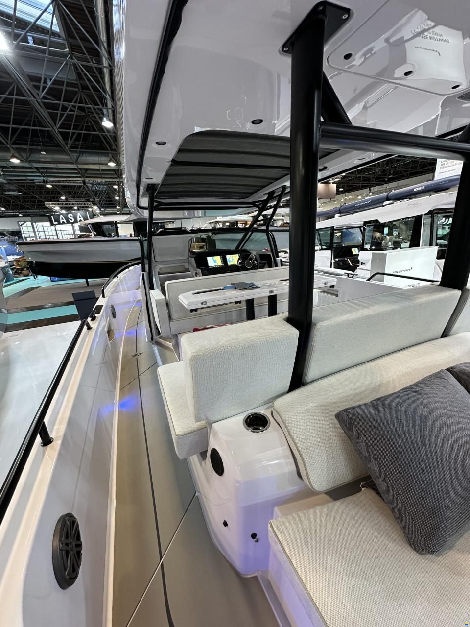 Axopar 37 Sun Top - Iconic Edition