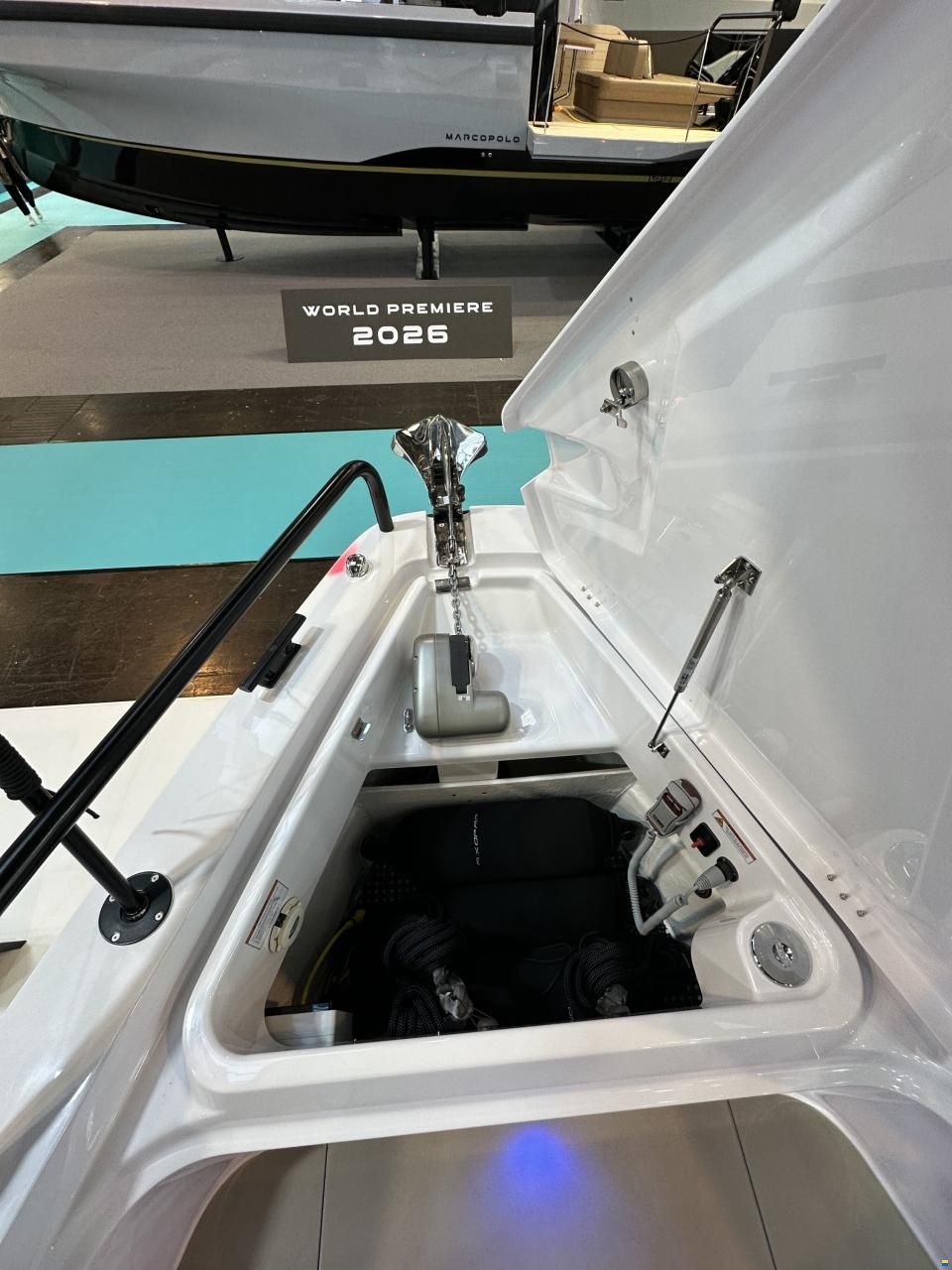 Axopar 37 Sun Top - Iconic Edition