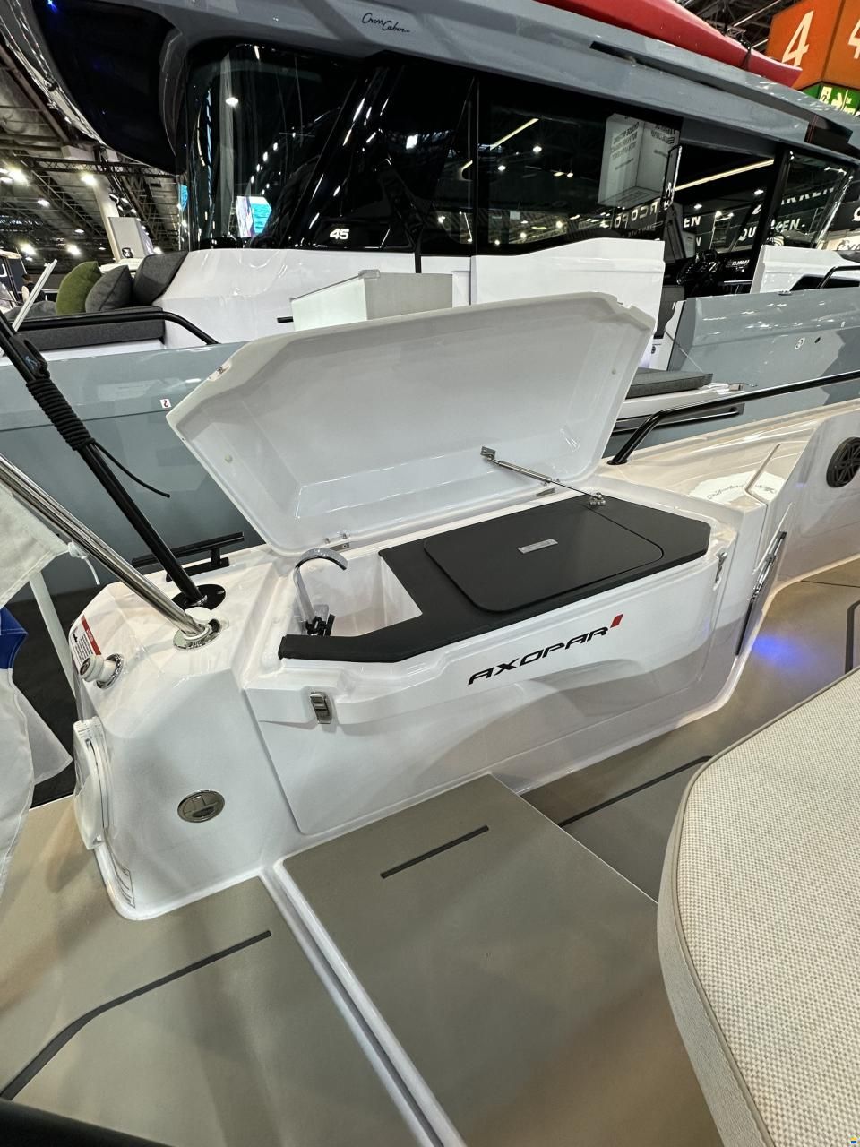 Axopar 37 Sun Top - Iconic Edition