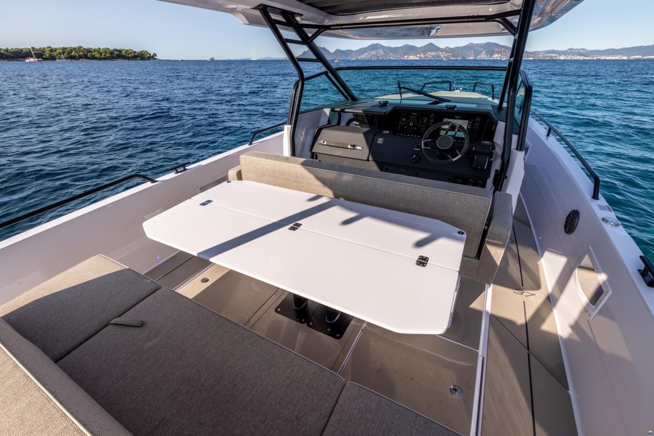 Axopar 37 Sun Top - Iconic Edition