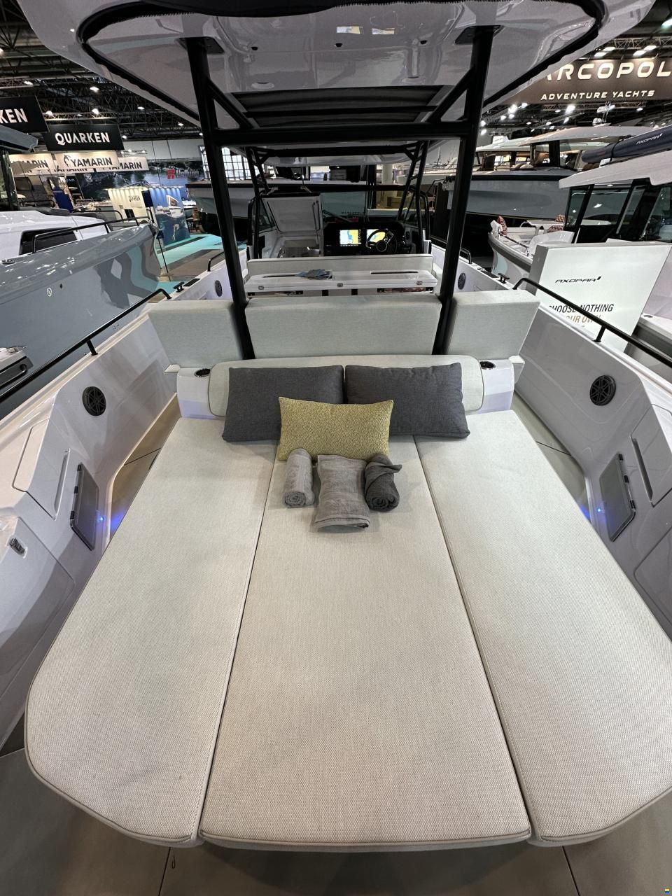 Axopar 37 Sun Top - Iconic Edition