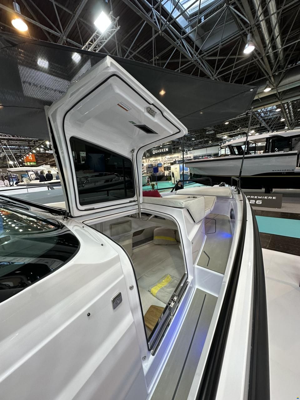 Axopar 37 Sun Top - Iconic Edition