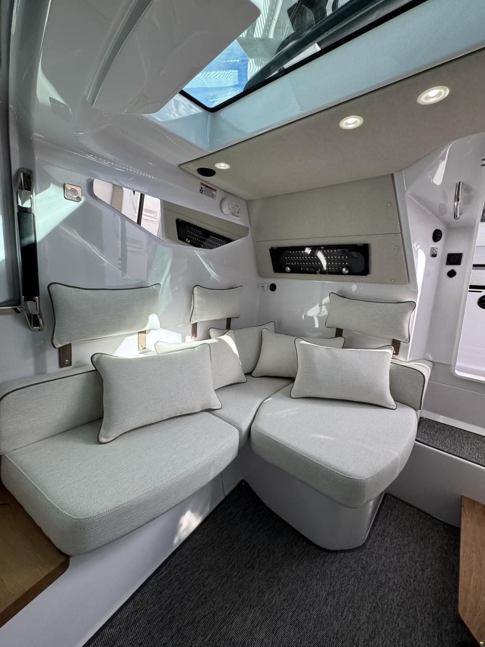 Axopar 37 Sun Top - Iconic Edition