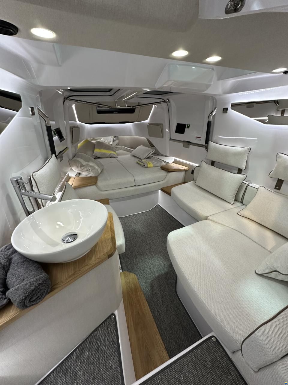 Axopar 37 Sun Top - Iconic Edition