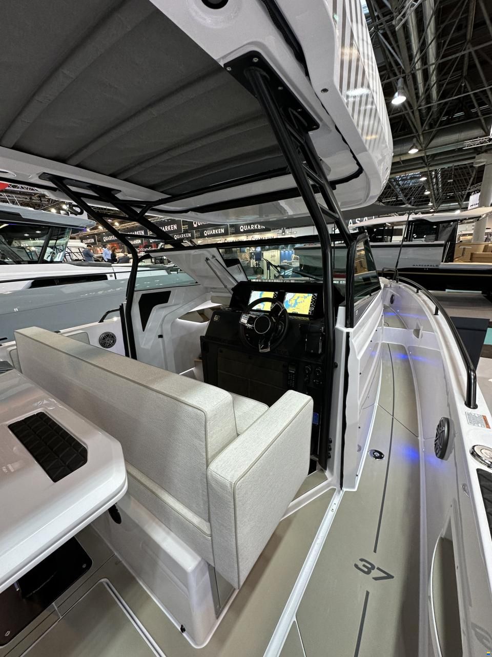 Axopar 37 Sun Top - Iconic Edition