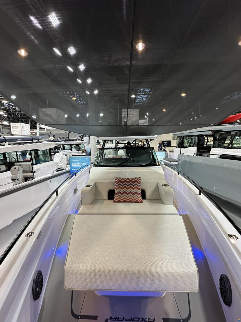 Axopar 37 Sun Top - Iconic Edition