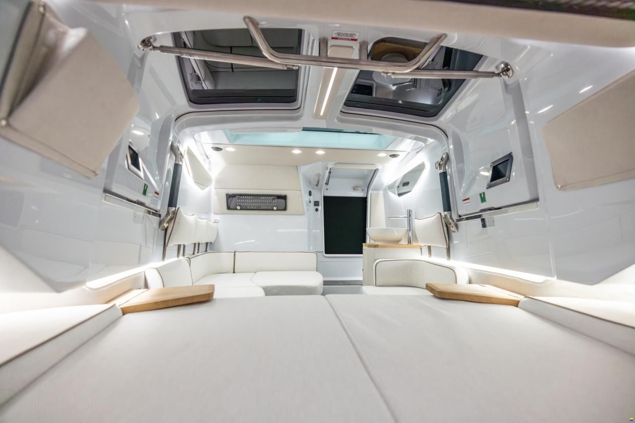 Axopar 37 Sun Top - Iconic Edition