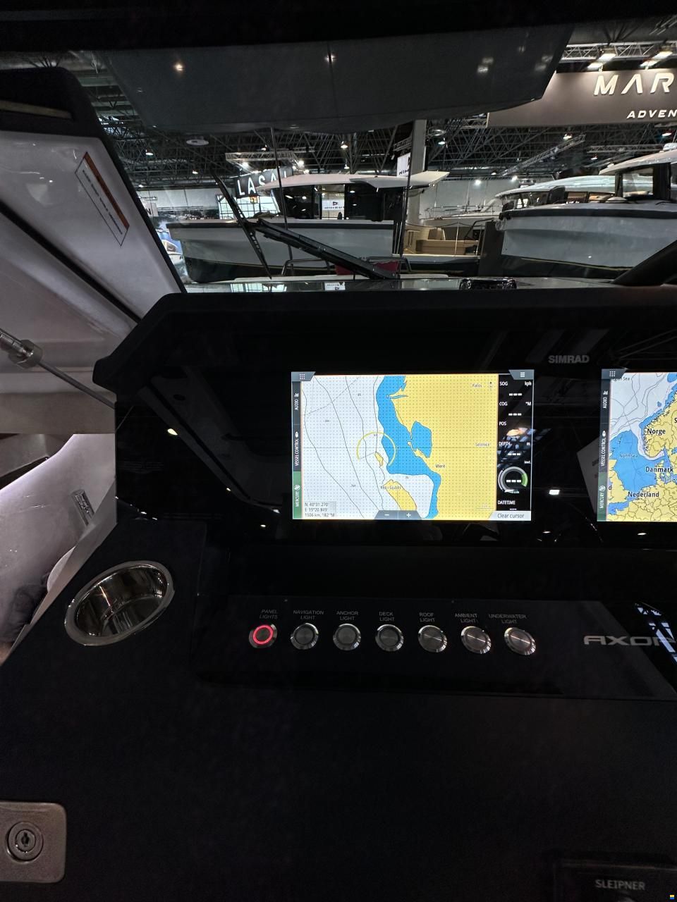 Axopar 37 Sun Top - Iconic Edition