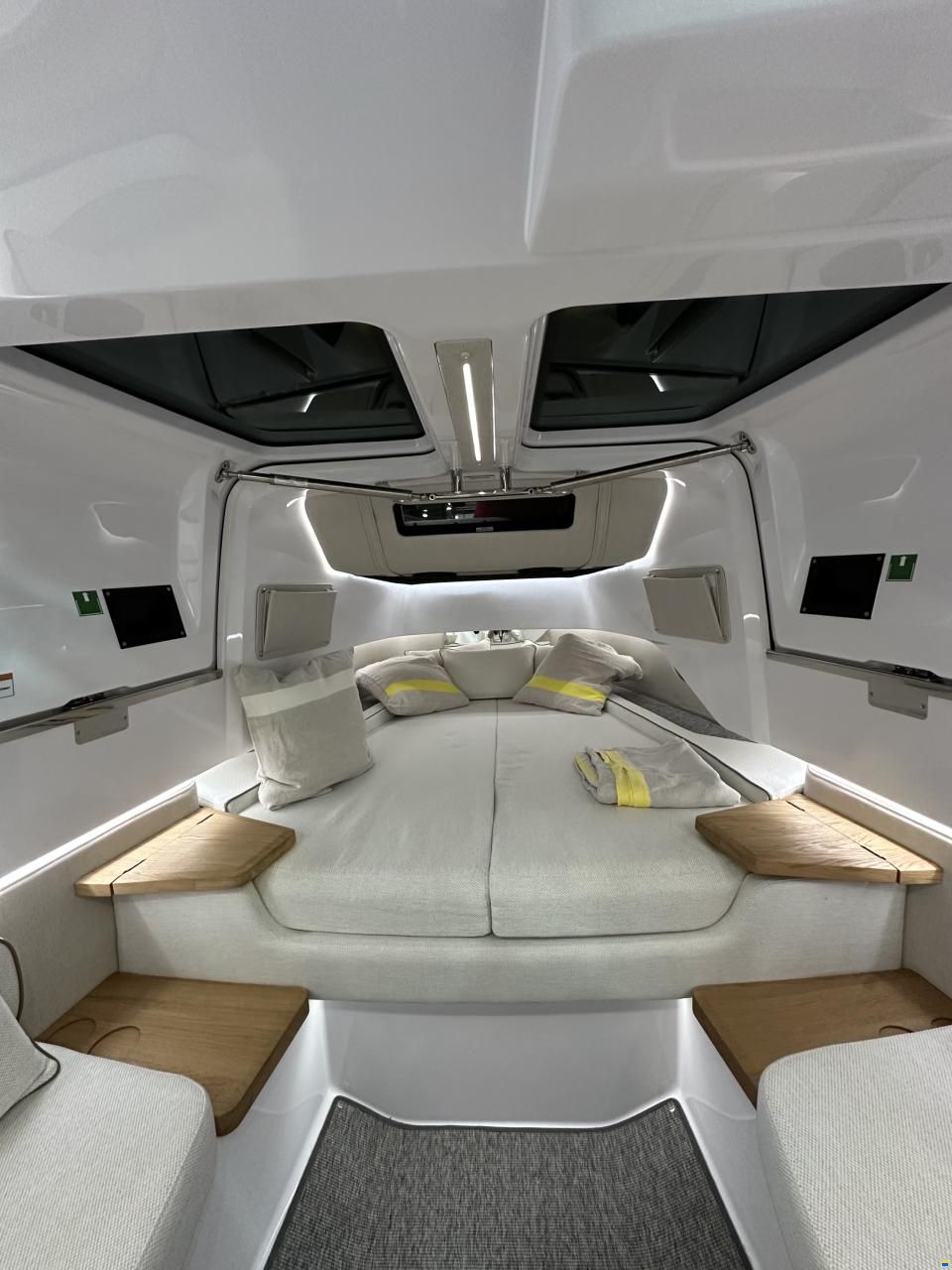 Axopar 37 Sun Top - Iconic Edition