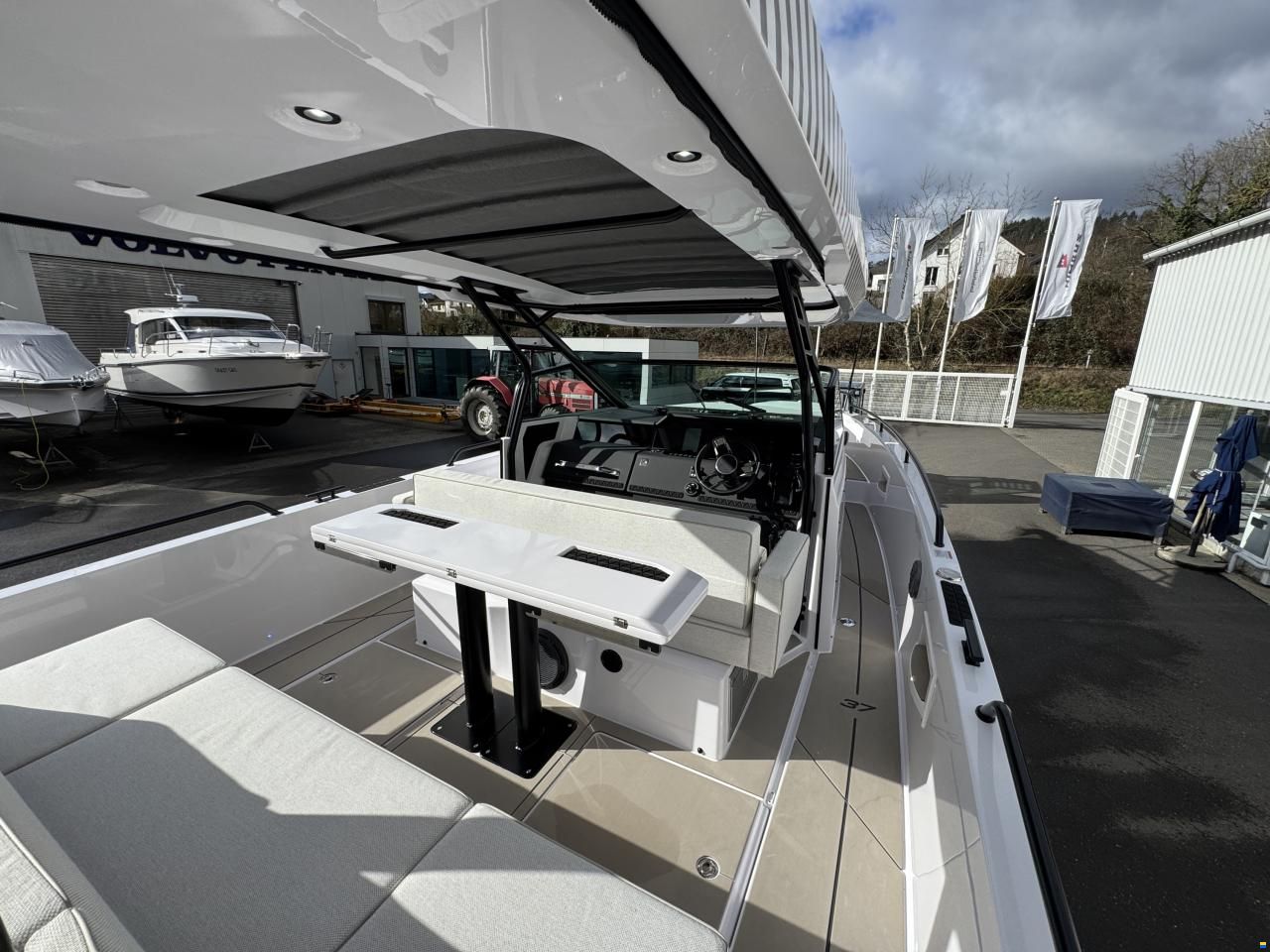 Axopar 37 Sun Top - Iconic Edition