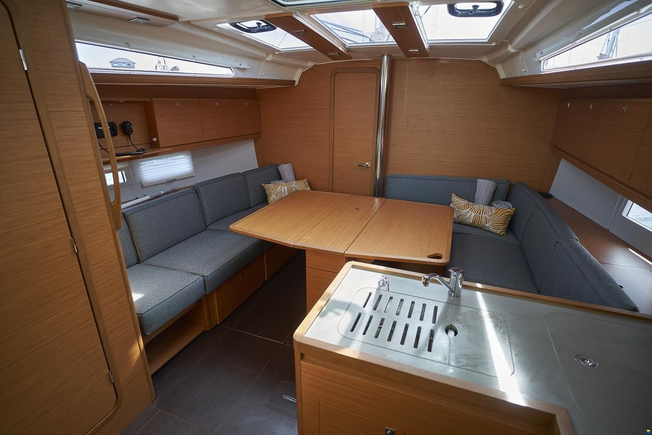 Dufour 390