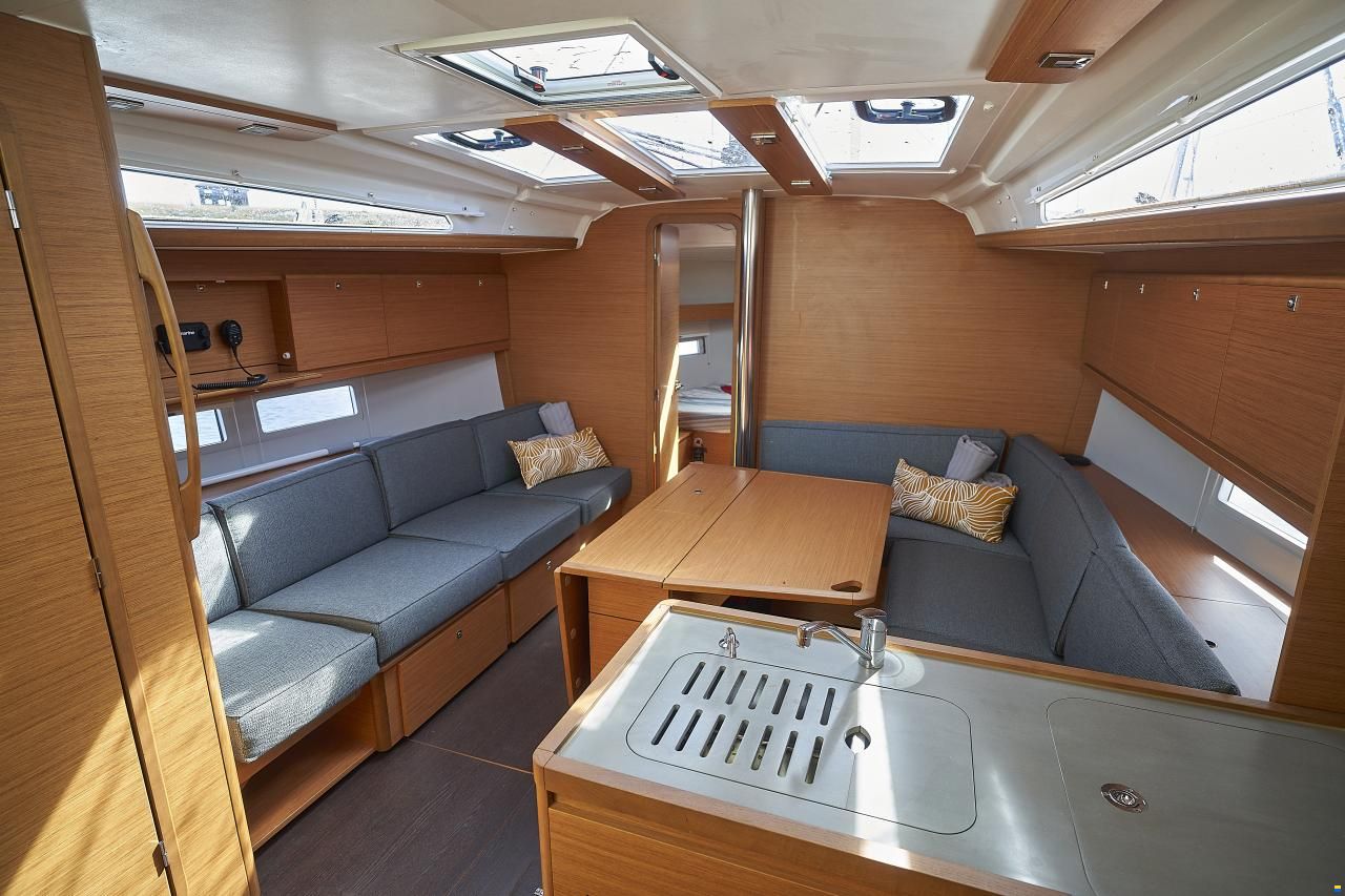 Dufour 390