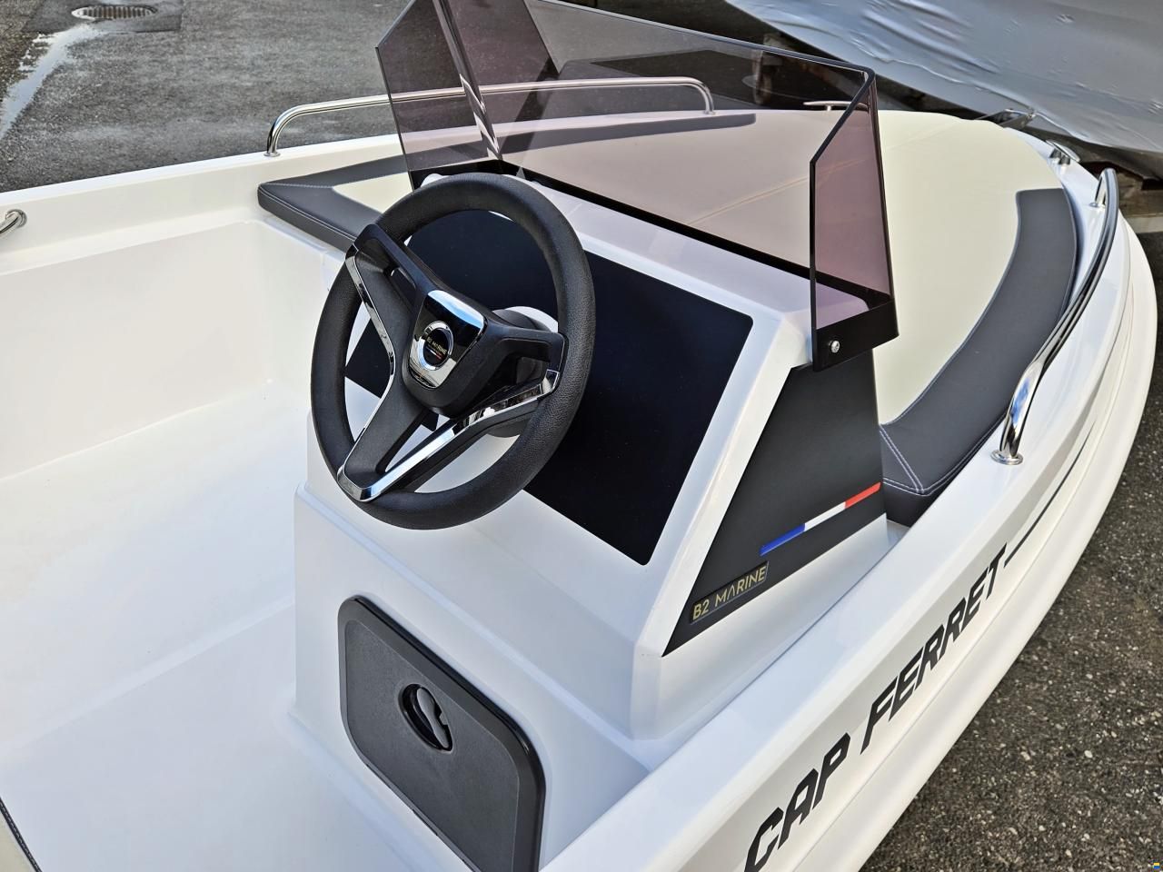 B2 Marine Cap Ferret 135 Open + Mercury 8 EFI