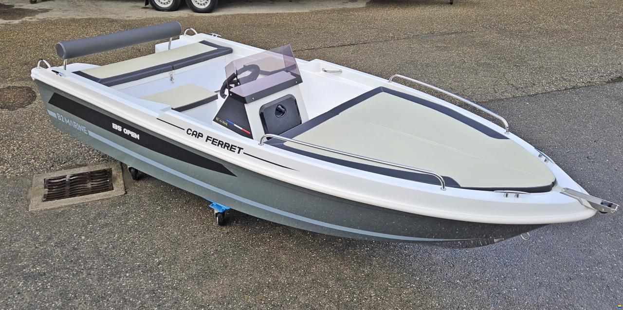 B2 Marine Cap Ferret 135 Open + Mercury 8 EFI
