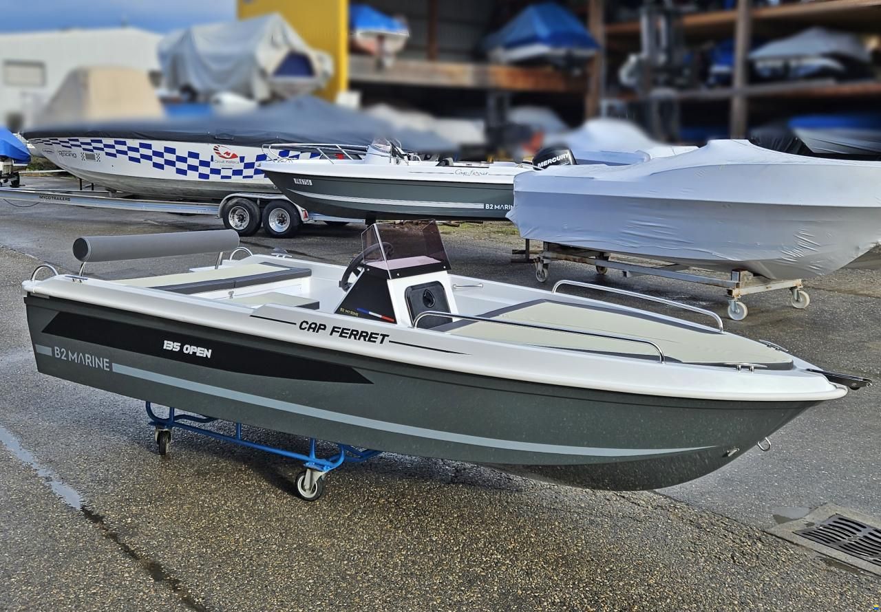 B2 Marine Cap Ferret 135 Open + Mercury 8 EFI