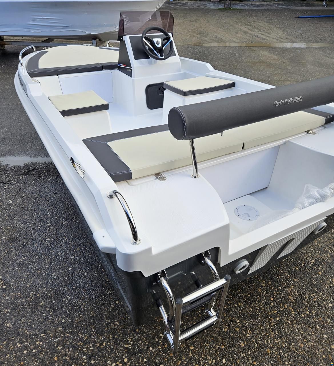 B2 Marine Cap Ferret 135 Open
