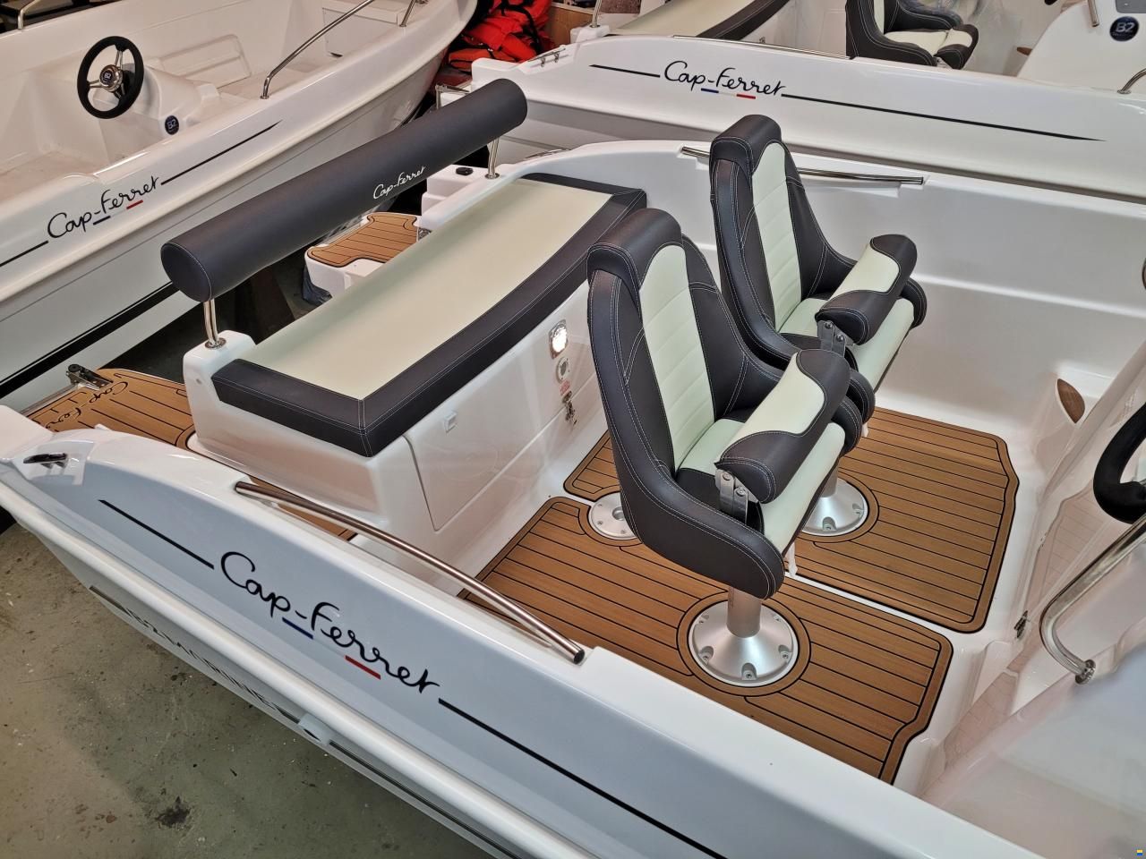 B2 Marine Cap Ferret 572 Cruiser