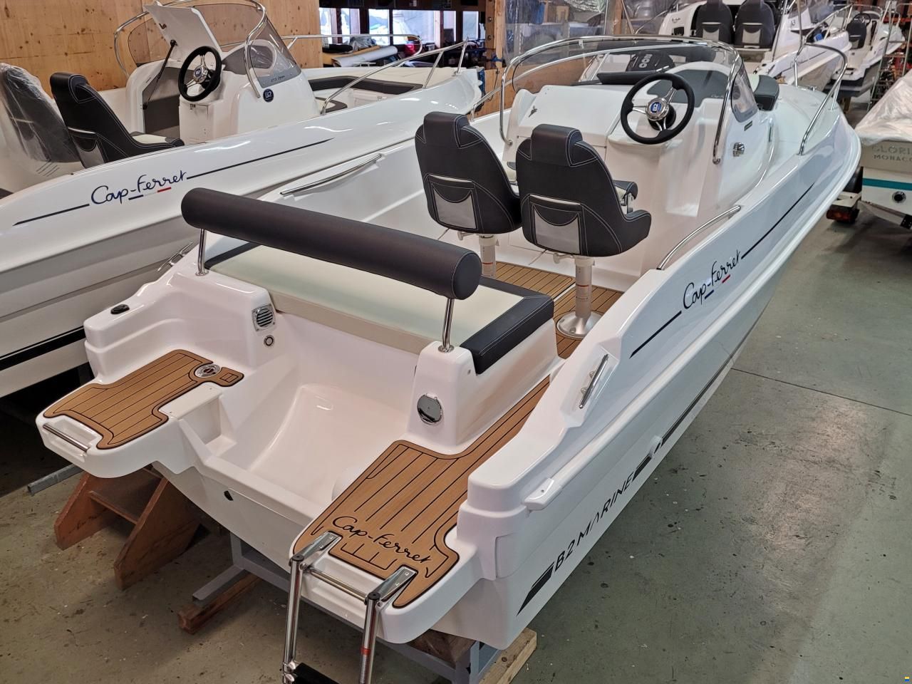 B2 Marine Cap Ferret 572 Cruiser