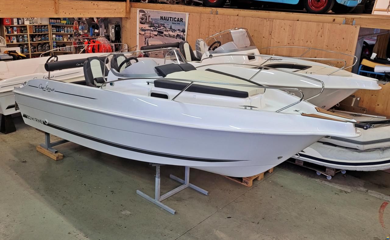 B2 Marine Cap Ferret 572 Cruiser