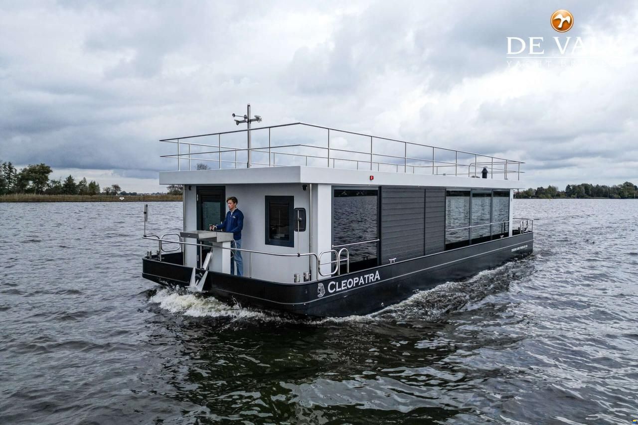 Houseboat Waterloft Luxemotor