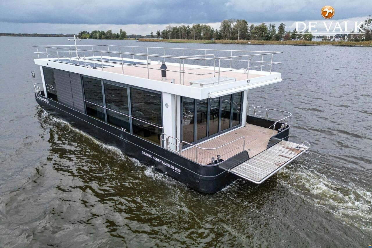 Houseboat Waterloft Luxemotor