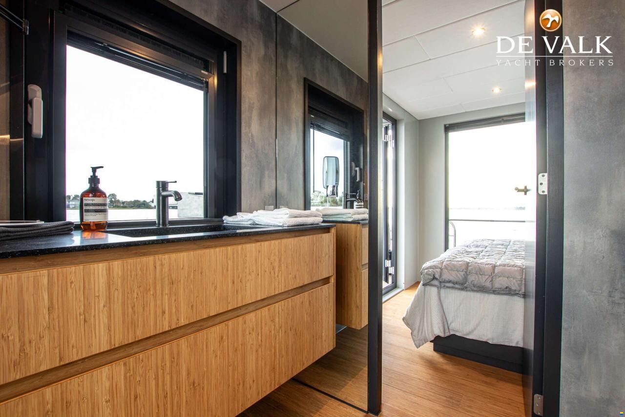 Houseboat Waterloft Luxemotor