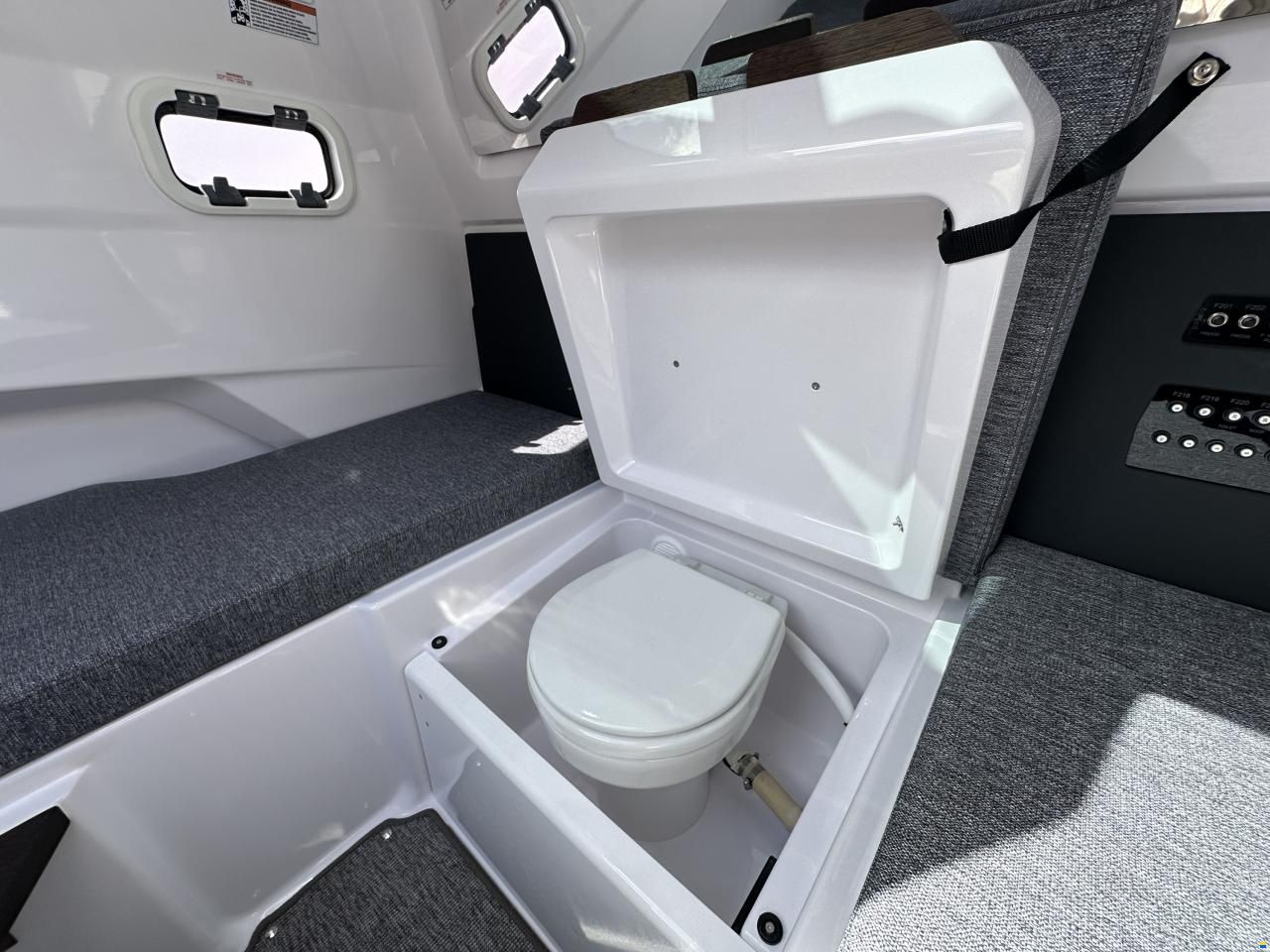 Axopar 29 Cross Cabin