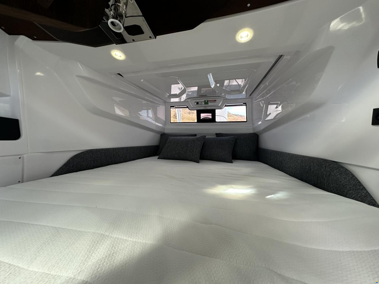 Axopar 29 Cross Cabin