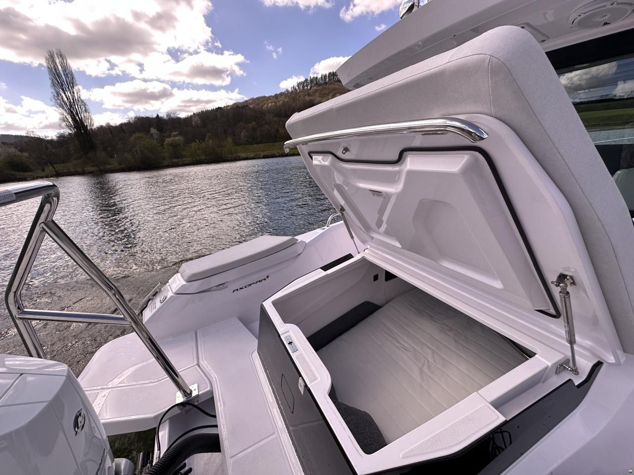 Axopar 29 Cross Cabin