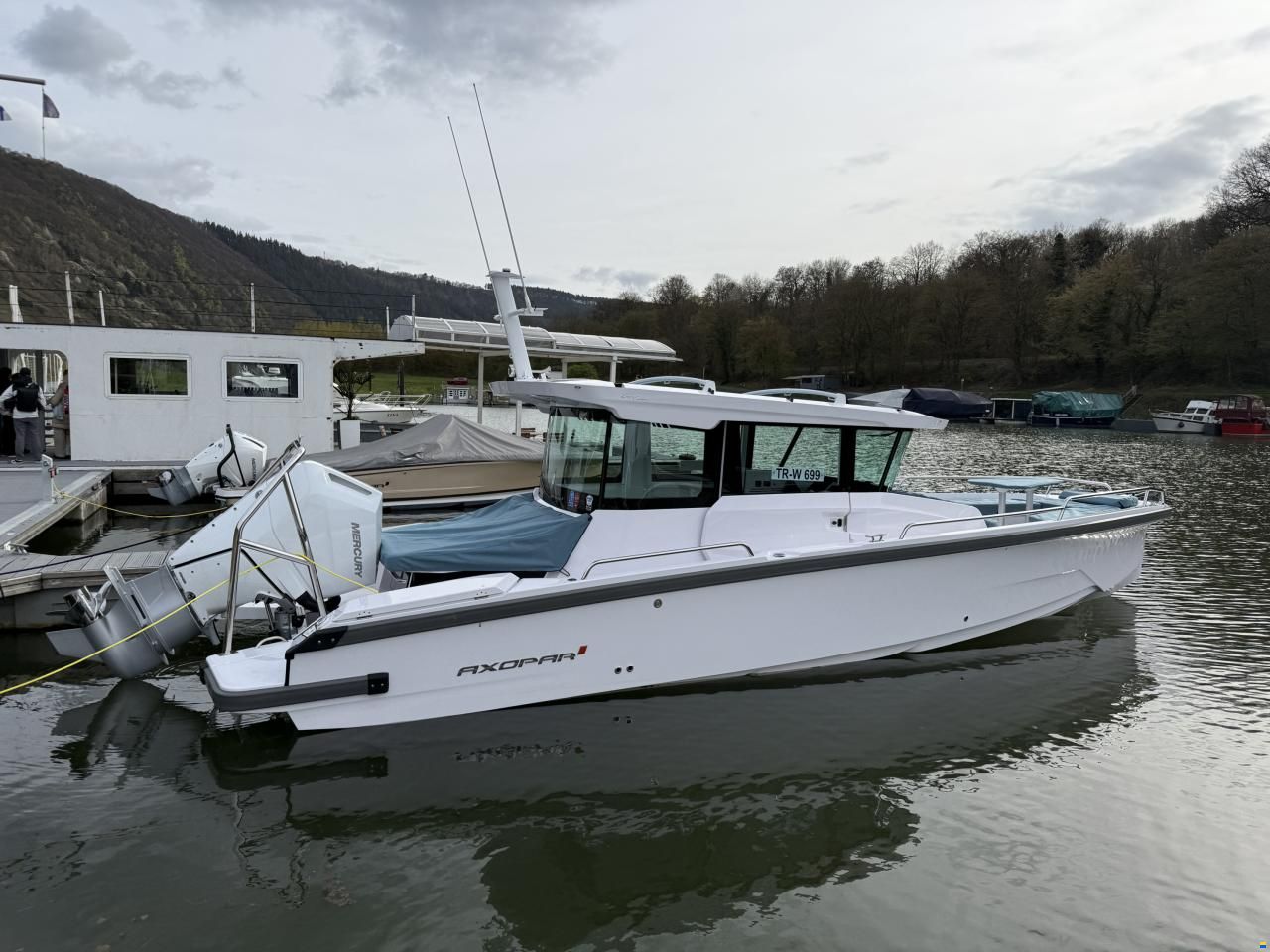 Axopar 29 Cross Cabin