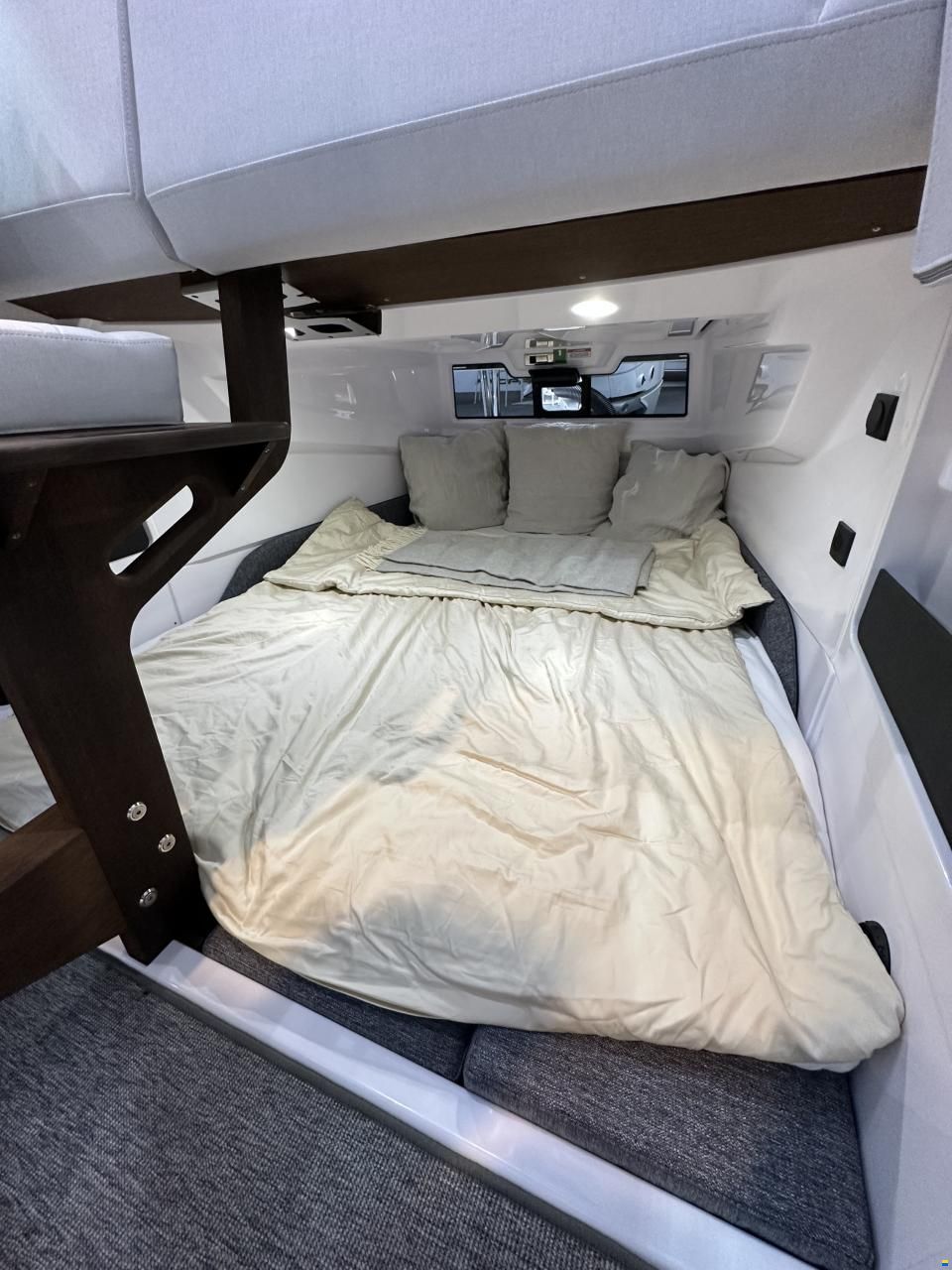 Axopar 29 XC Cross Cabin