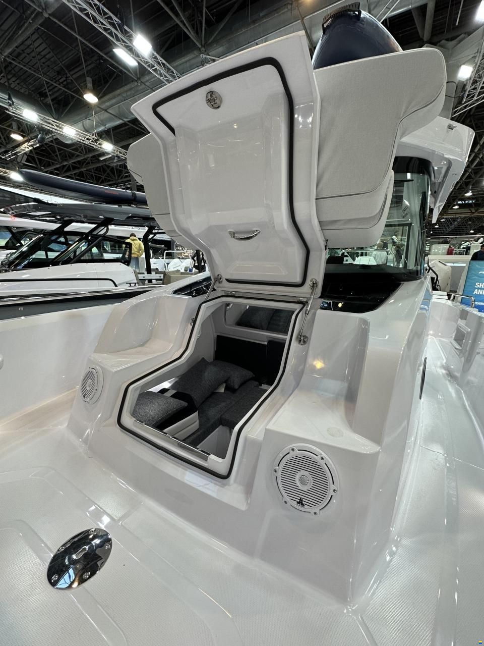 Axopar 29 XC Cross Cabin