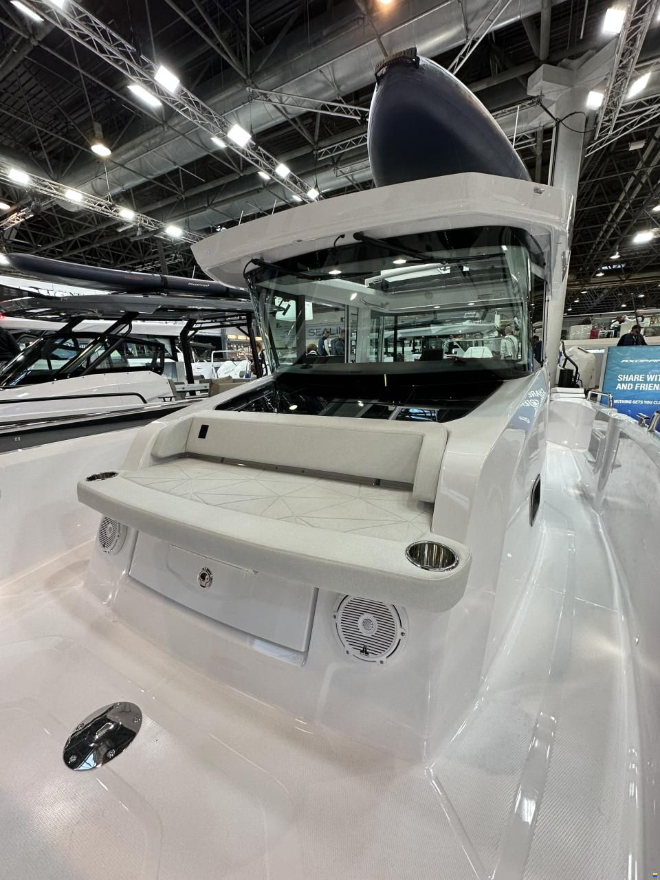 Axopar 29 XC Cross Cabin