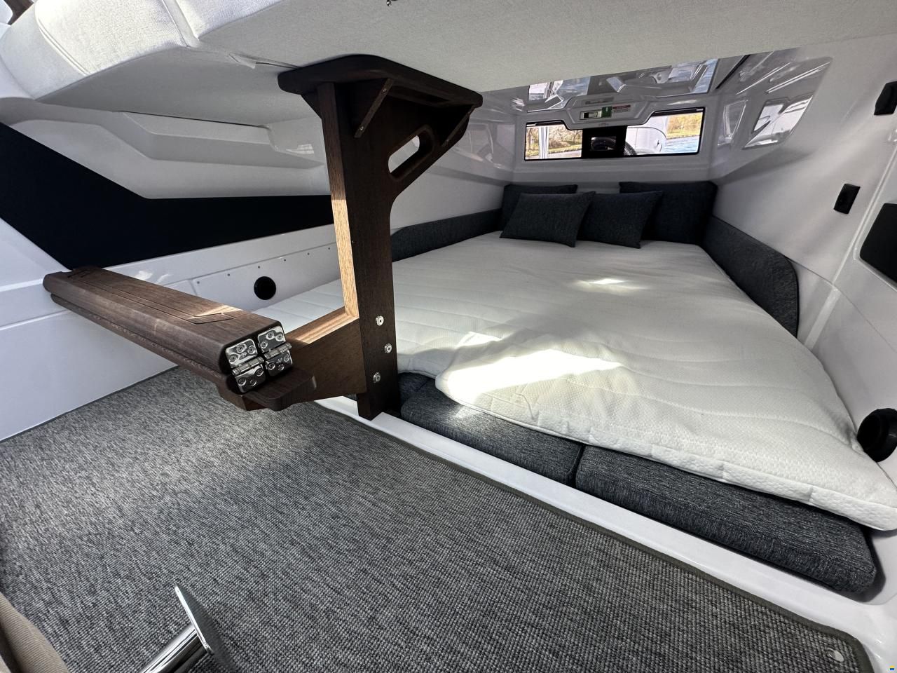 Axopar 29 Cross Cabin