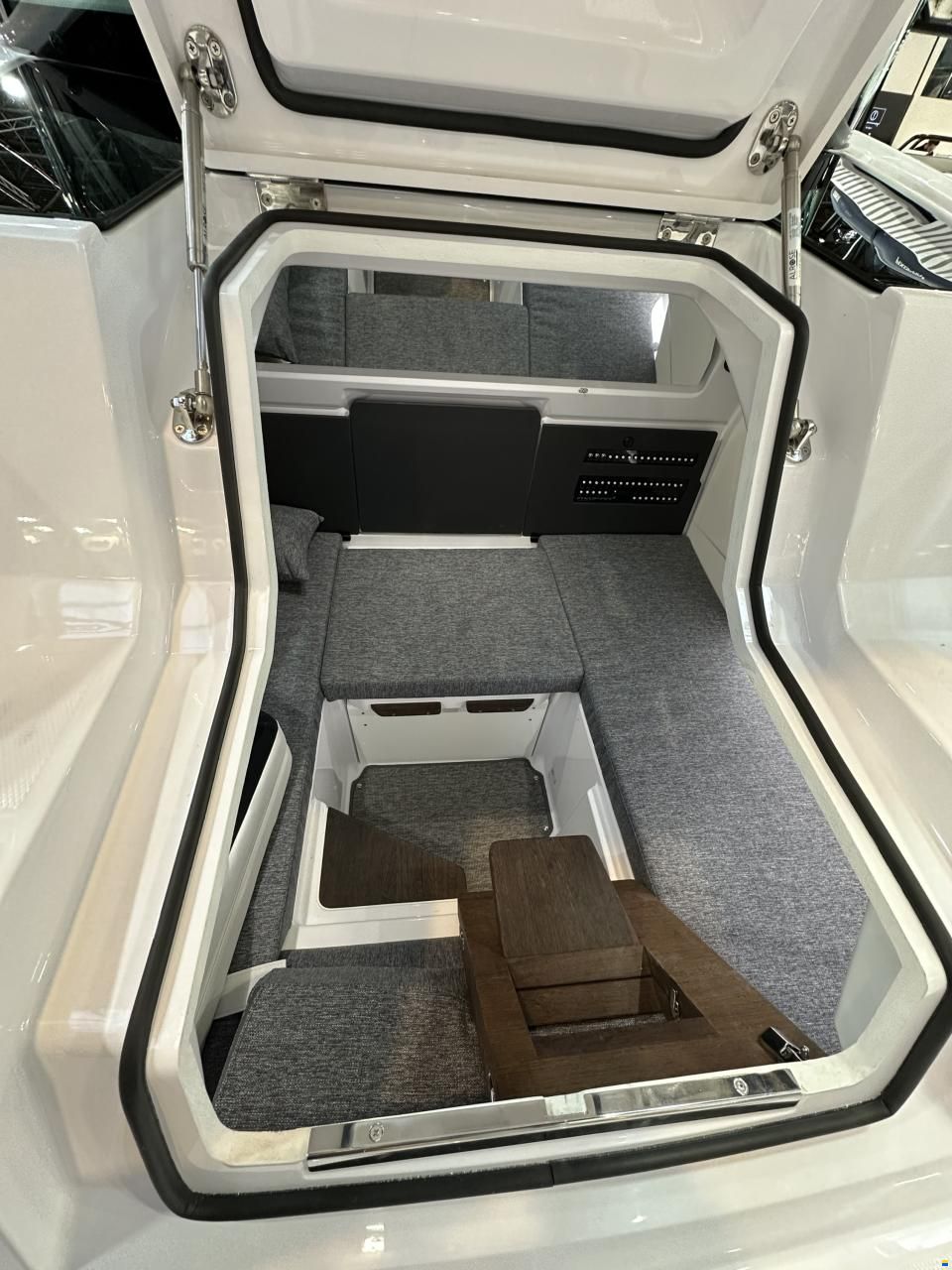 Axopar 29 XC Cross Cabin