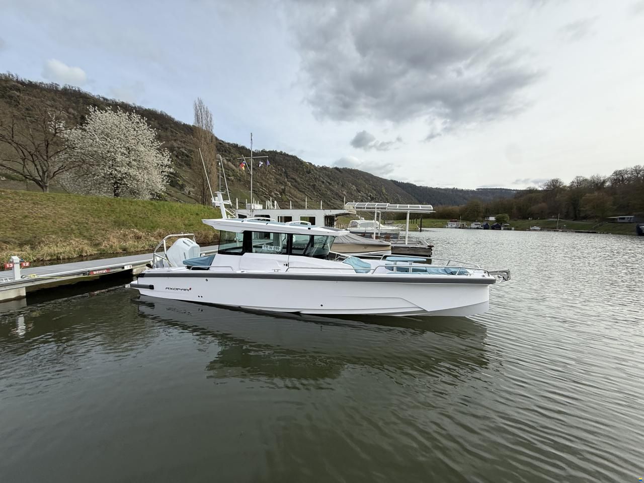 Axopar 29 Cross Cabin