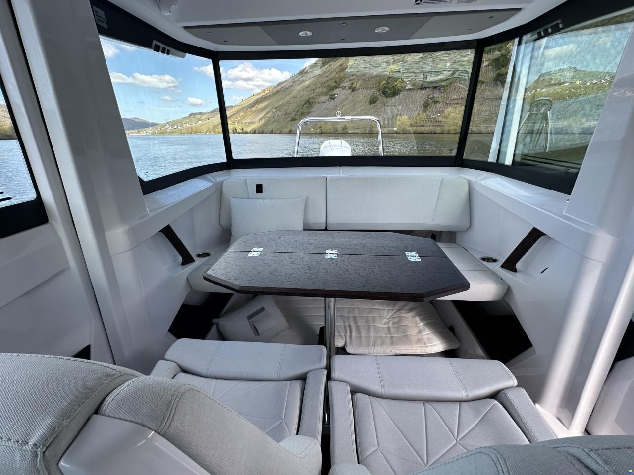 Axopar 29 Cross Cabin