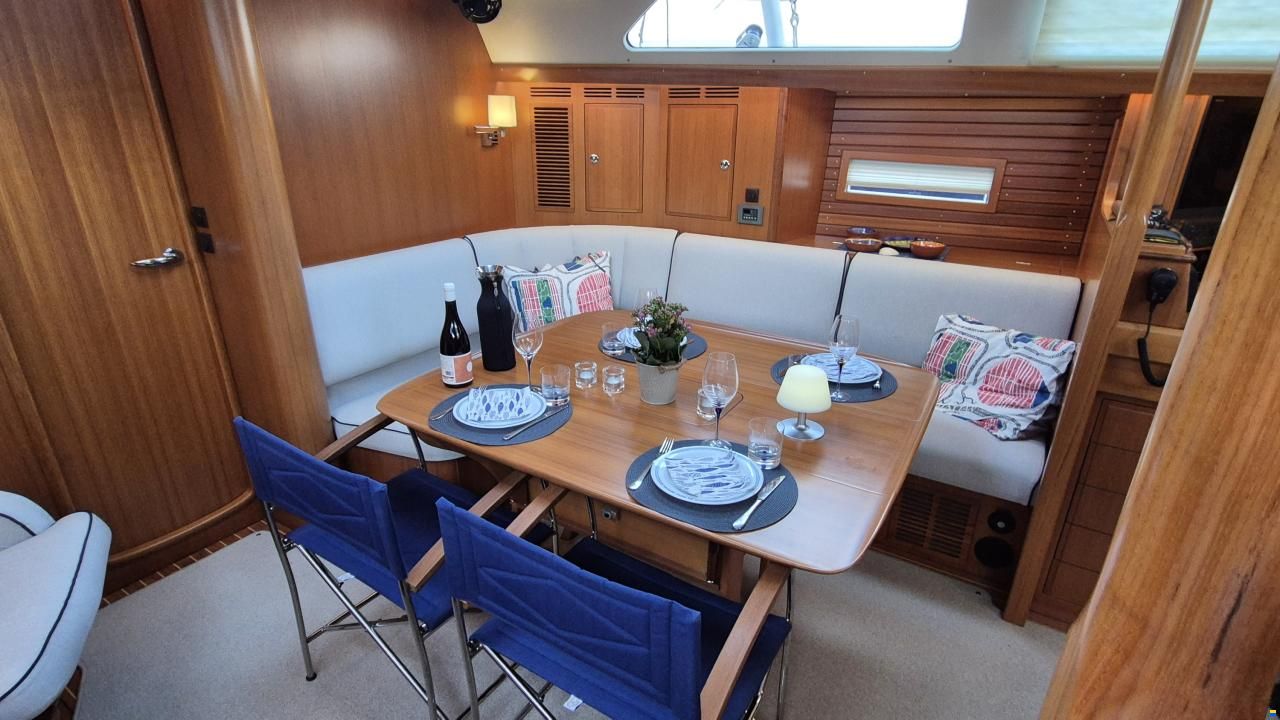 Hallberg-Rassy 55