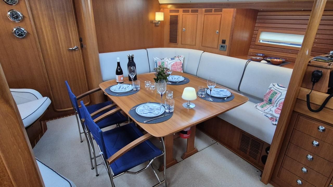 Hallberg-Rassy 55