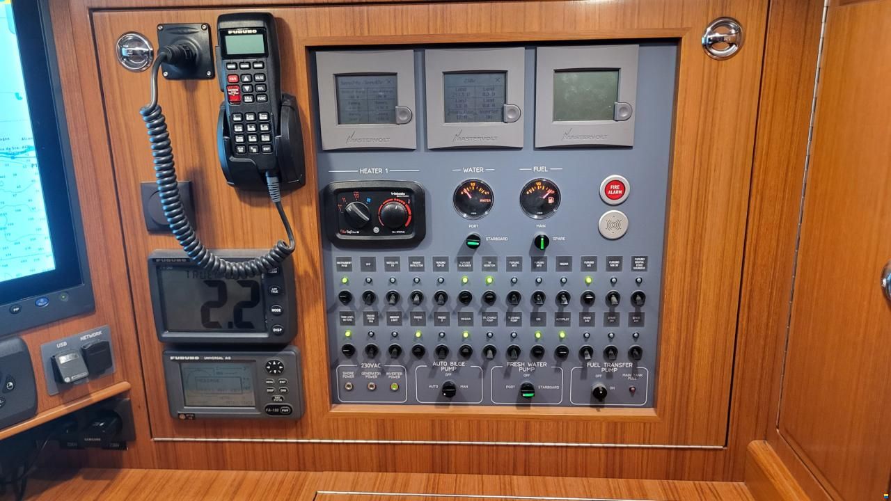 Hallberg-Rassy 55