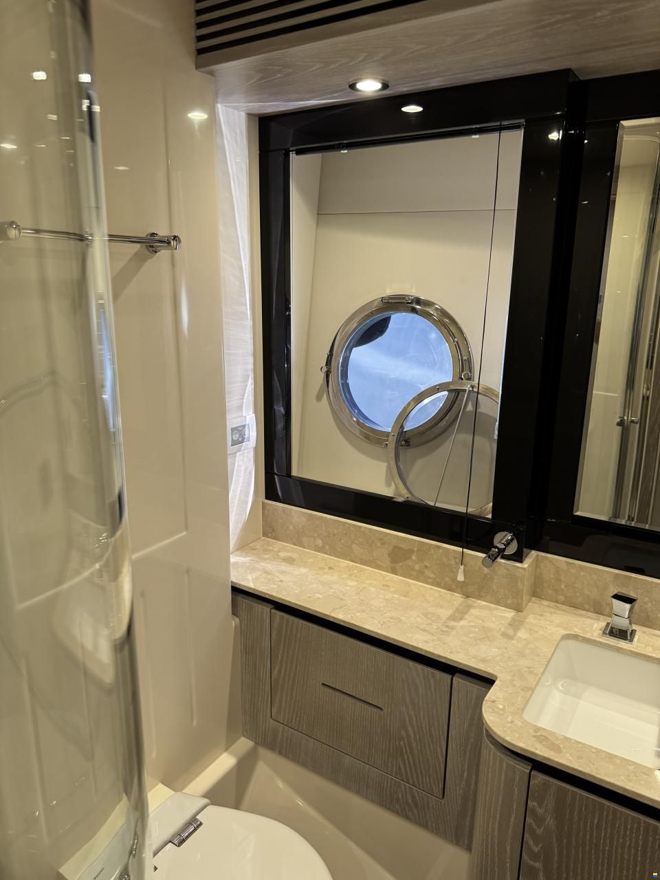 Azimut Magellano 66